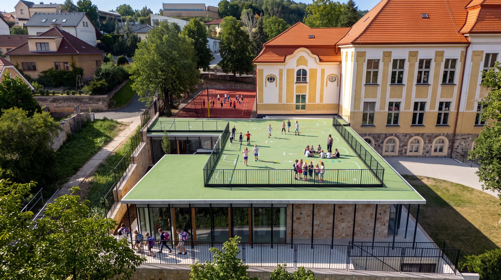 Hotový záběr: děti na hřišti na střeše školy